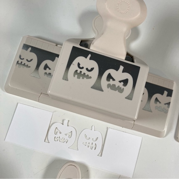 Martha Stewart Crafts Halloween Border Paper Punches Pumpkin Fence Spider Skull - Picture 3 of 16